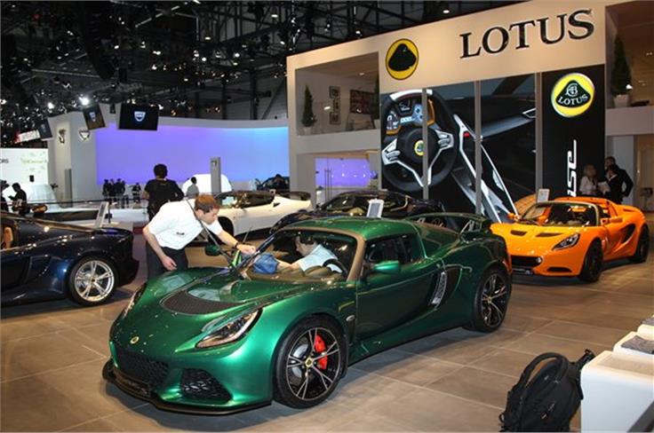 Lotus Exige S coupe shares its 345bhp 3.5-litre V6 with the newly revealed soft-top roadster.